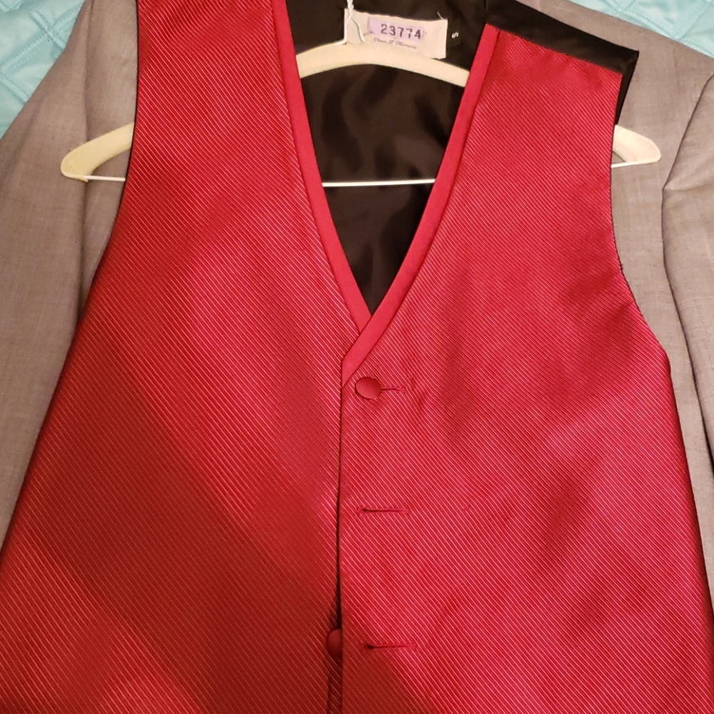 Suit - Picture 4 of 8